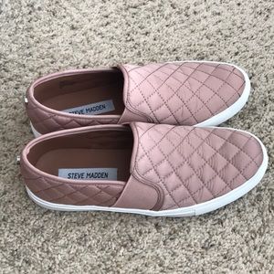 Steve Madden ECENTRCQ SLIP-ON SNEAKER. Blush. 8